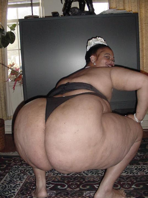 bra boob peek naked fat girls ass